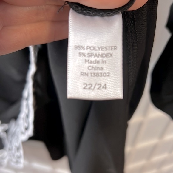 Woman’s Black Blouse With White stitch Design Trim 3/4 sleeve Like New - Picture 7 of 8